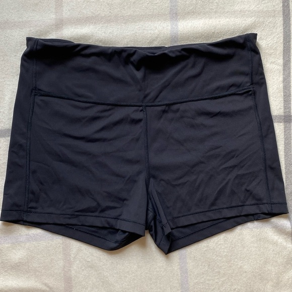 ATHLETA Black Ultimate Shortie Shorts Women’s Size Extra Large - Picture 1 of 13